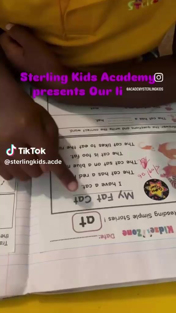 A learner follows a simple-story reading worksheet in an original academy clip.